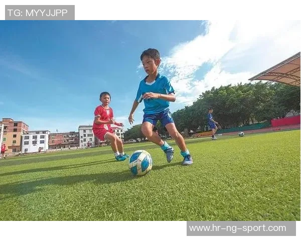 足球少年追梦之路：从校园到职业赛场的成长故事